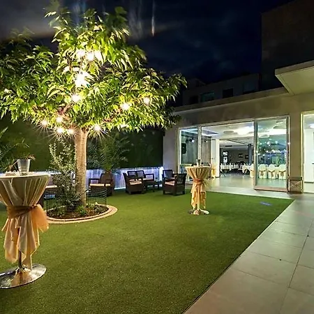 El Patio Hotel