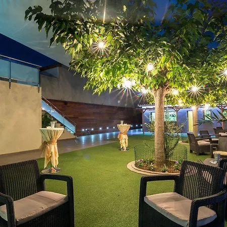 El Patio 3*